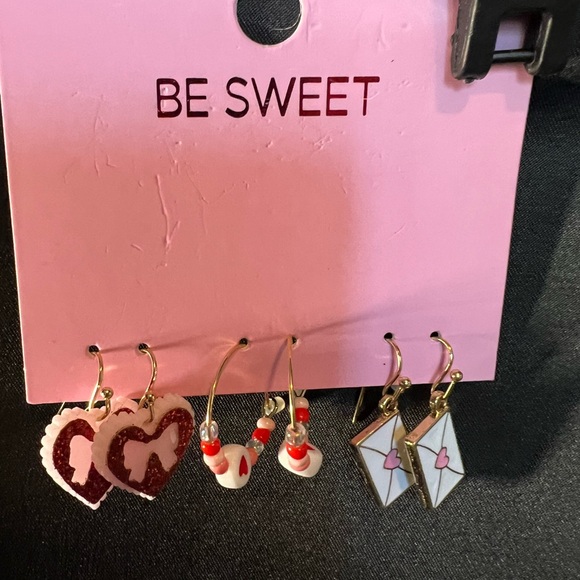 Valentine’s Day Variety Pack Earrings. NEW - Picture 6 of 7